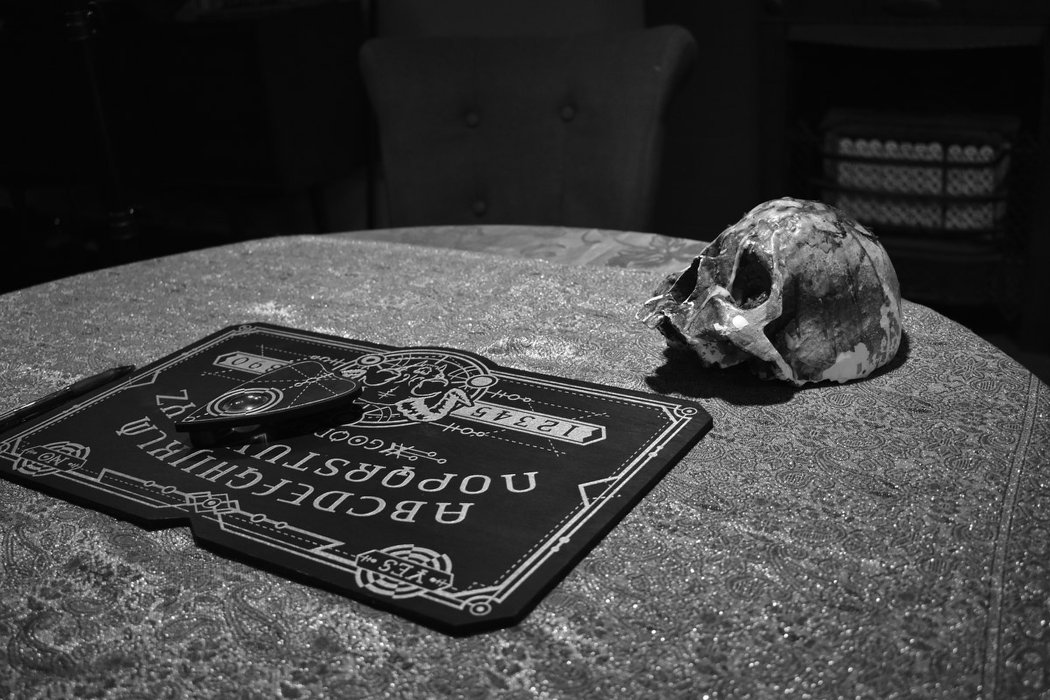 Scream Queen Tristan Risk Moves behind Camera to Birth first Short Film ...